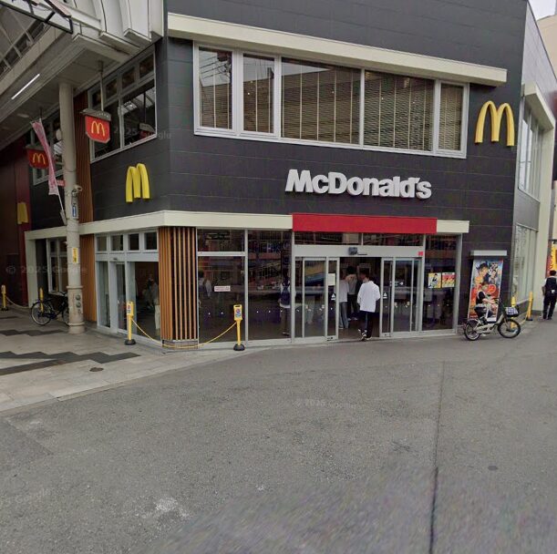 商店街を直進