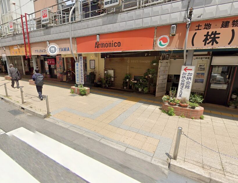 商店街に向かいます