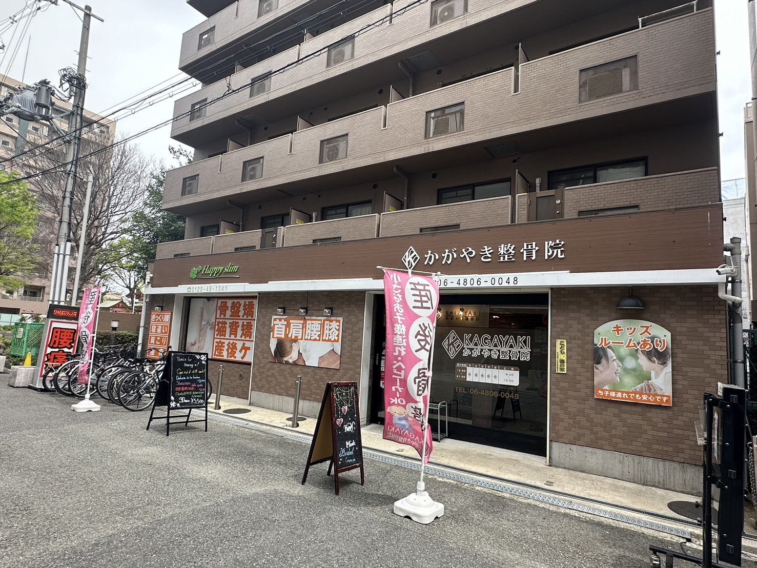 商店街の突き当り手前の道で左折