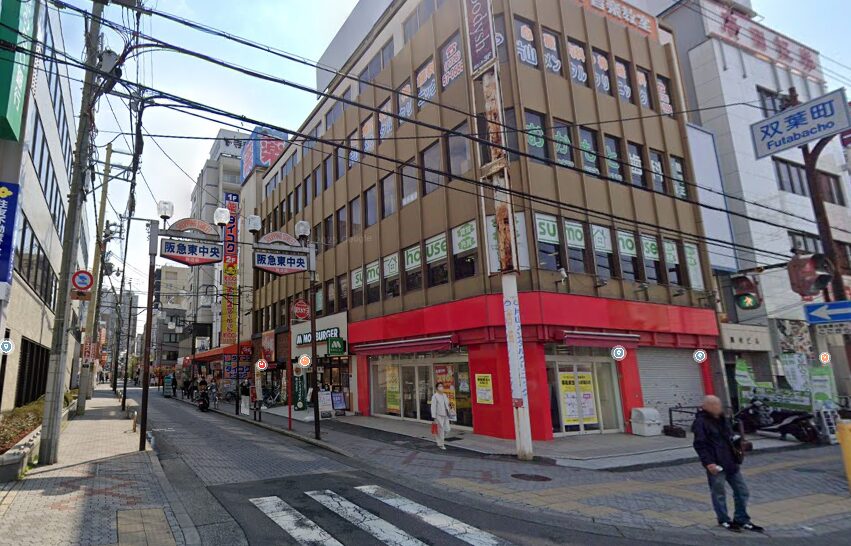 横断歩道を渡り右折